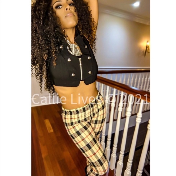 27) New! Plus Size! Soft Cream Red Plaid Curvy Comfortable Leggings - Picture 5 of 7